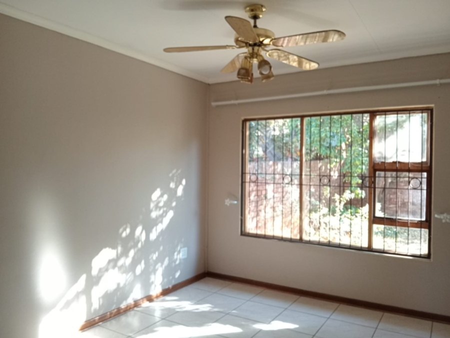 To Let 3 Bedroom Property for Rent in Langenhovenpark Free State